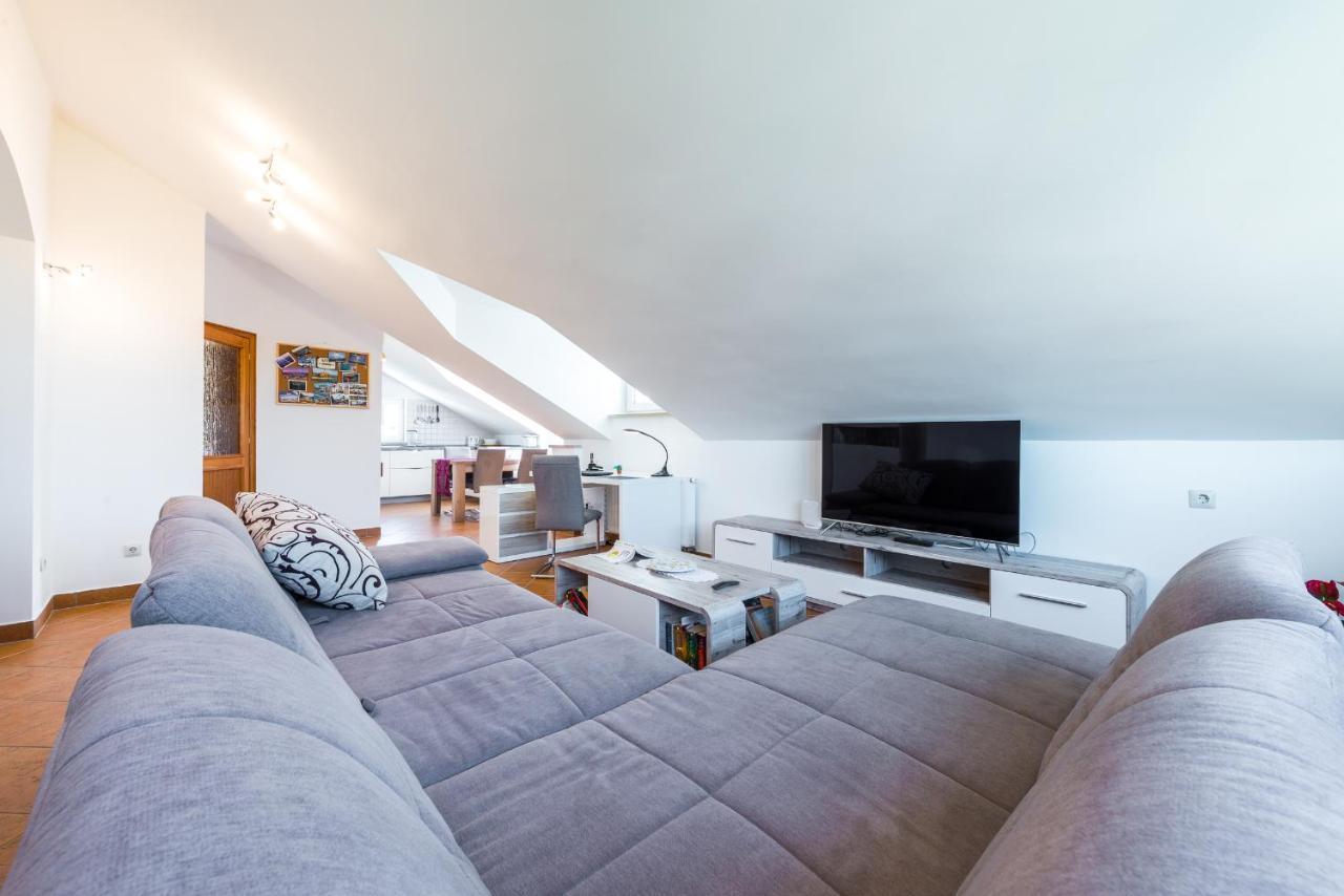 The Hillside Apartament *